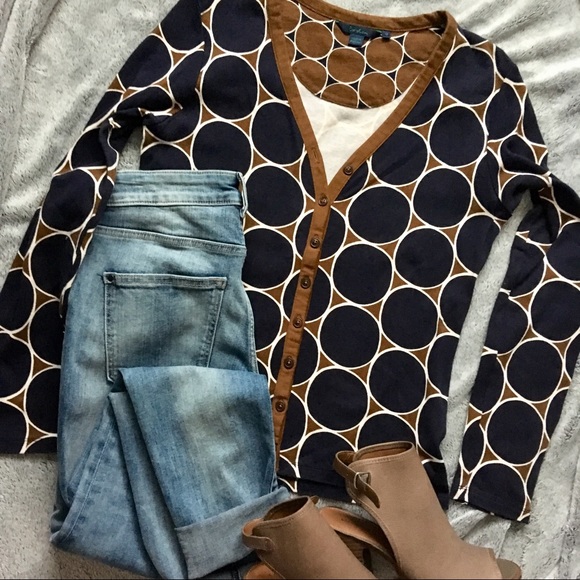 Boden Tops - Boden Circle Print V-Neck Long Sleeve Cardigan Tee